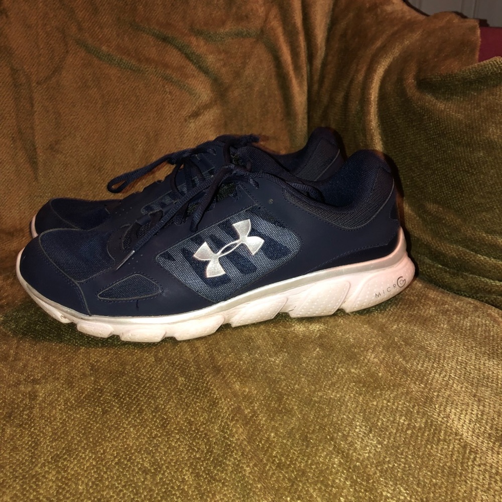 Navy Under Armour Shoes! Very Good Condition